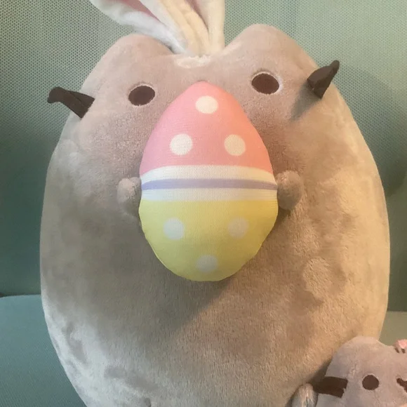 Pusheen Cat Easter Plush and small Pusheen Keychain with Donut - Picture 2 of 4